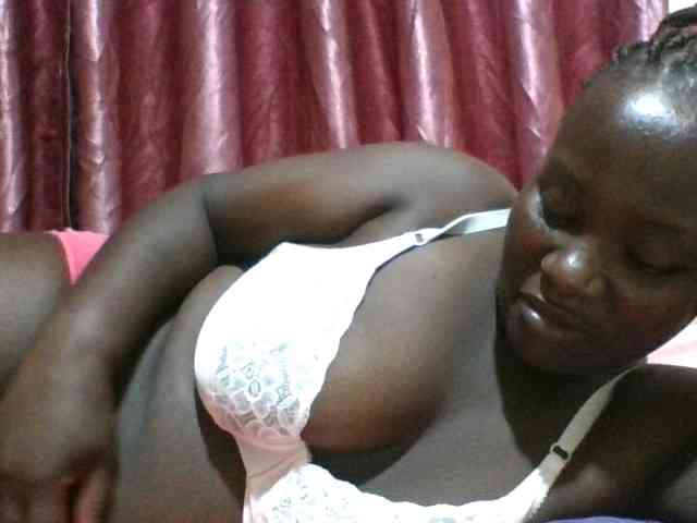 Blackbeauty001 Live Webcam on BongaCams