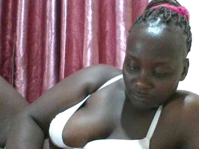 Blackbeauty001 Live Webcam on BongaCams