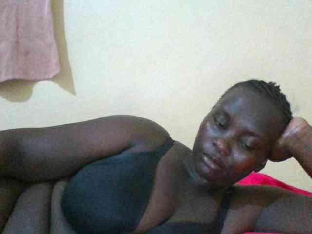 Blackbeauty001 Live Webcam on BongaCams