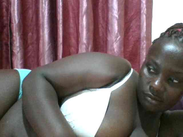 Blackbeauty001 Live Webcam on BongaCams