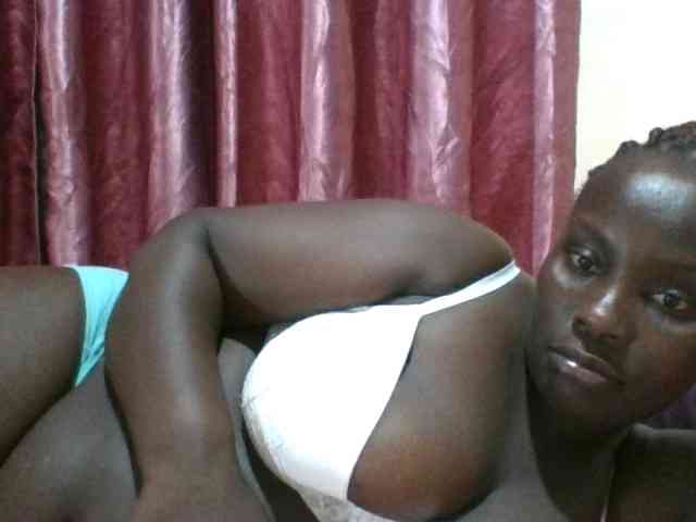 Blackbeauty001 Live Webcam on BongaCams