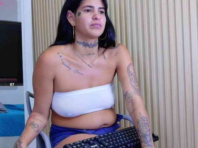 Beautifultattoogirl webcam