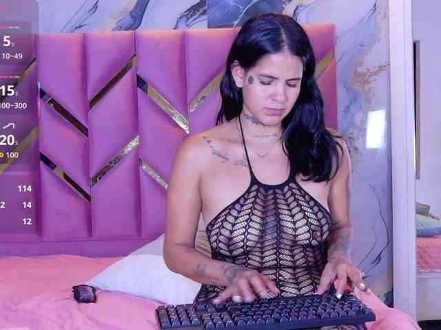 Beautifultattoogirl webcam