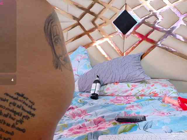 Beautifultattoogirl webcam
