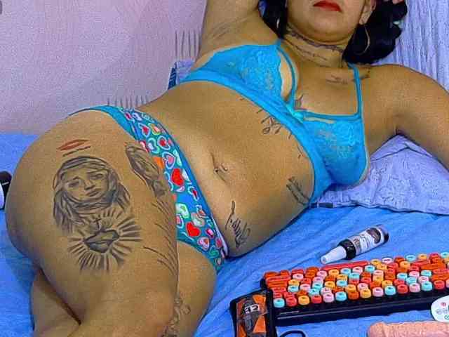 Beautifultattoogirl webcam