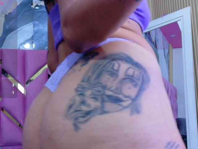 Beautifultattoogirl webcam