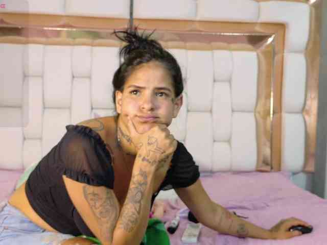 Beautifultattoogirl webcam