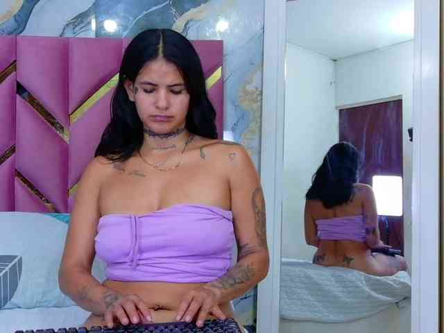 Beautifultattoogirl webcam