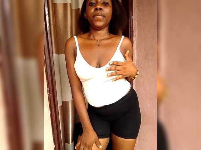 le modèle SweetSexyNigerian est en webcam porno dans un show sur le site bongacams, il possède les tags suivants: Ebony,Brunette,Trimmed