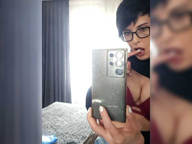 Sexiledi's BongaCams show and profile