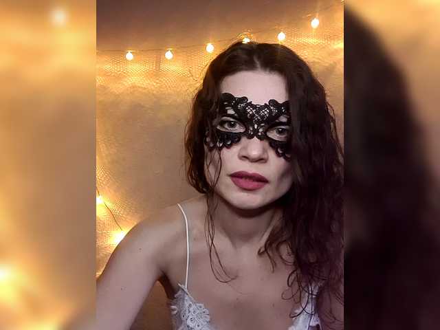 LiaSmile's BongaCams show and profile