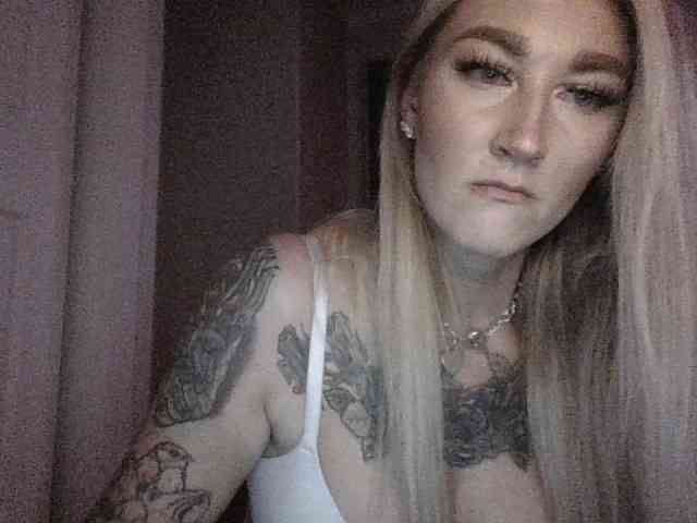 Bombshell-Baddiexx webcam