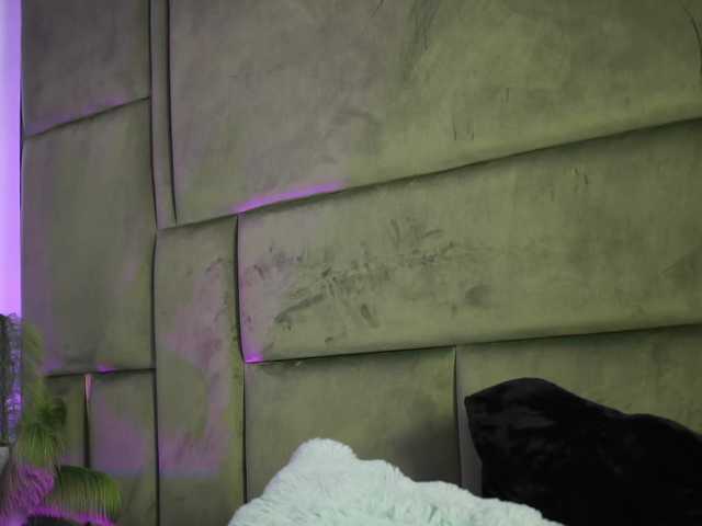 BlairLevine's BongaCams show and profile