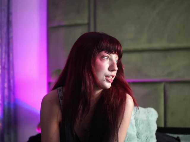 BlairLevine's BongaCams show and profile