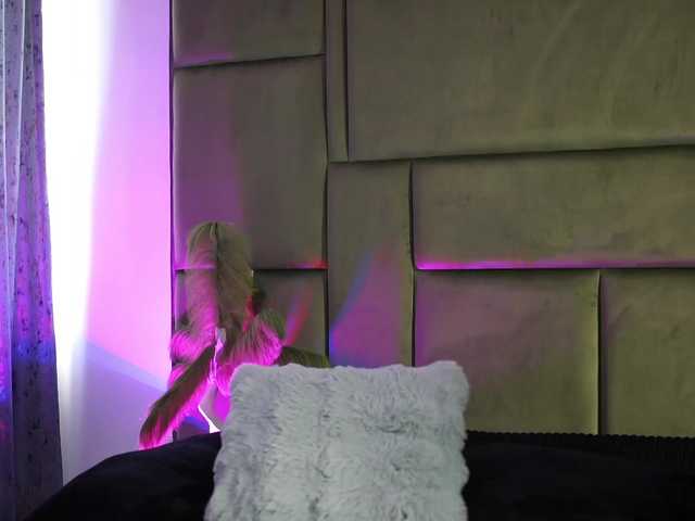 BlairLevine's BongaCams show and profile