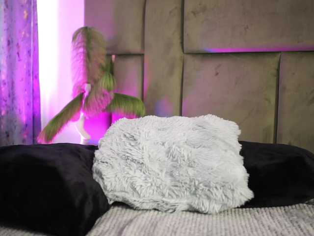 BlairLevine's BongaCams show and profile