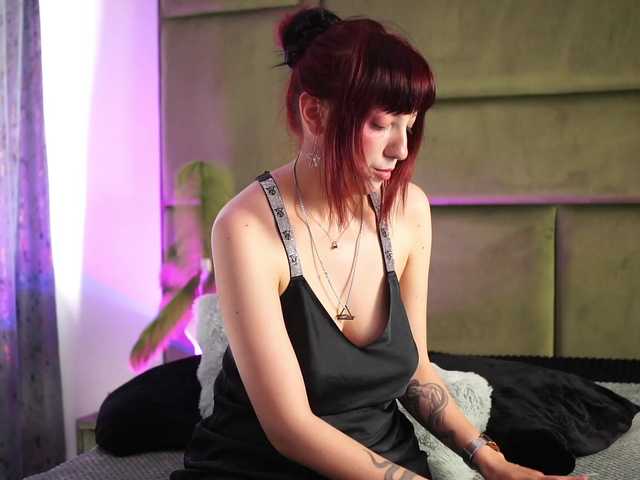 BlairLevine's BongaCams show and profile