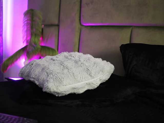 BlairLevine's BongaCams show and profile