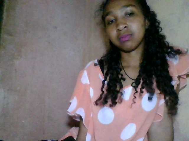 diniah22 from BongaCams