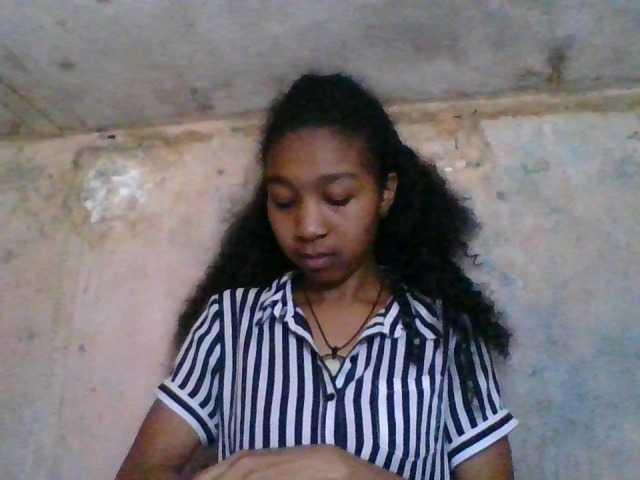 diniah22 Live Cam on BongaCams