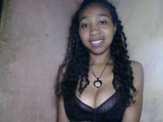 diniah22 from BongaCams is Freechat