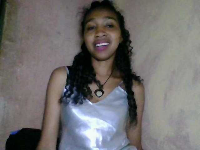 diniah22 from BongaCams