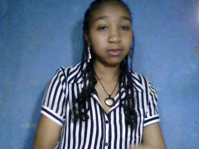 diniah22 Live Webcam on BongaCams