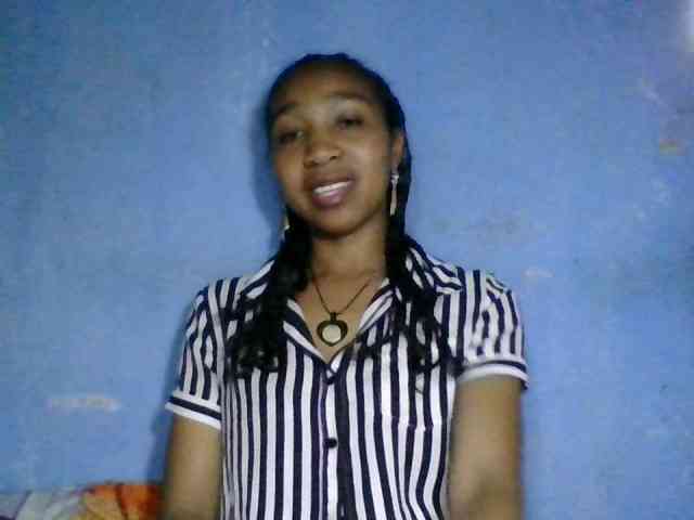 diniah22 Live Webcam on BongaCams