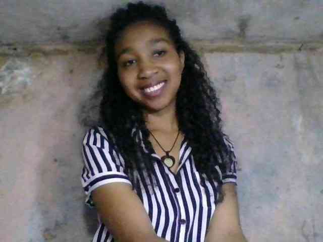 diniah22 Live Webcam on BongaCams