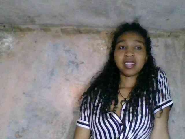 diniah22 Live Webcam on BongaCams