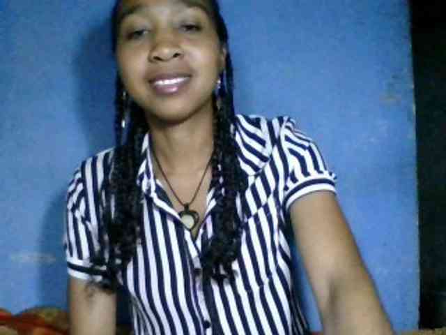 diniah22 Live Webcam on BongaCams