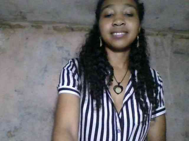 diniah22 Live Webcam on BongaCams