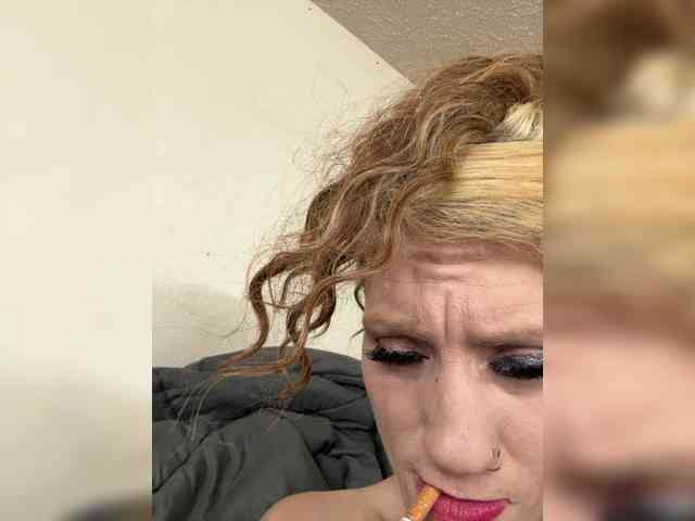 VeroniikaHostile webcam