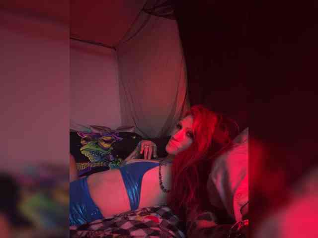 VeroniikaHostile webcam