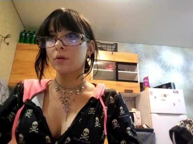 FreidaKozubal live cam