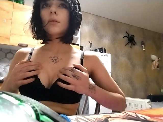 FreidaKozubal live cam