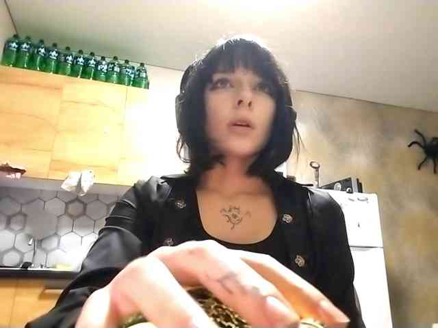 FreidaKozubal webcam