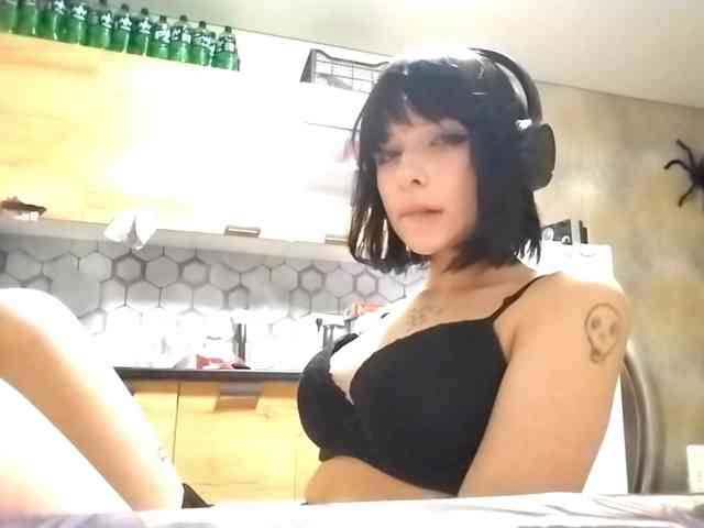 FreidaKozubal webcam