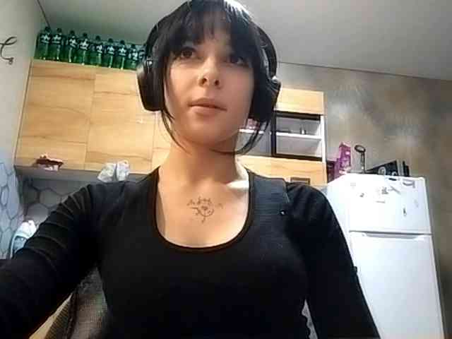 FreidaKozubal webcam