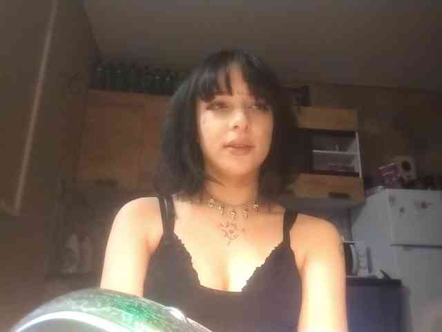 FreidaKozubal Live Webcam on BongaCams