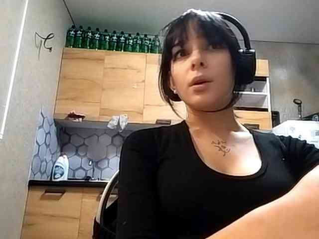 FreidaKozubal webcam