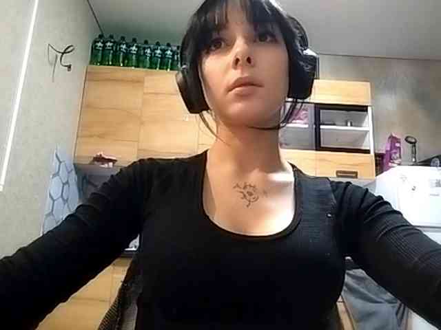 FreidaKozubal webcam