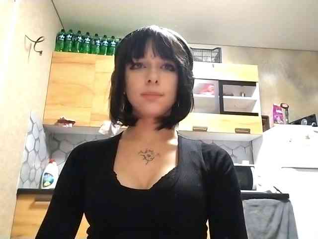 FreidaKozubal webcam