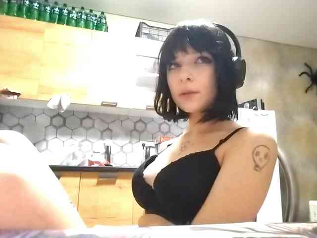 FreidaKozubal webcam