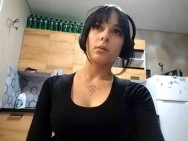 FreidaKozubal webcam