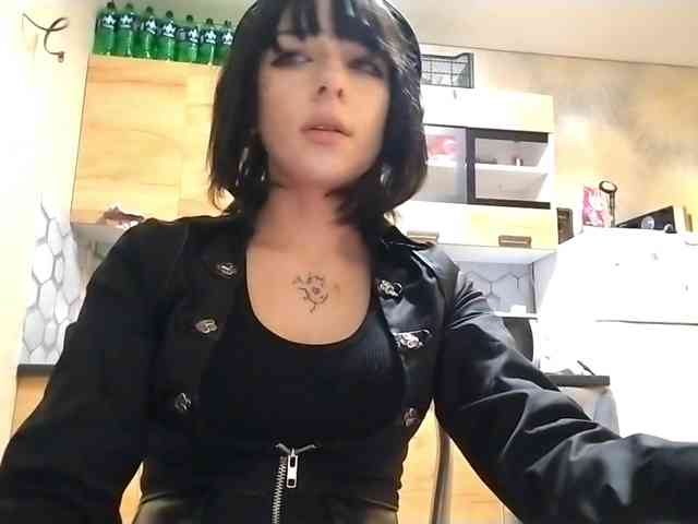 FreidaKozubal webcam