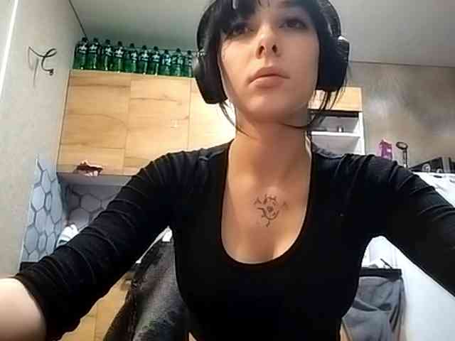 FreidaKozubal webcam