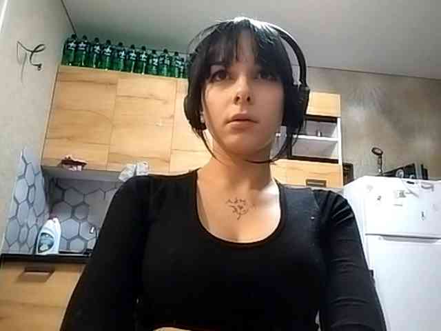 FreidaKozubal webcam