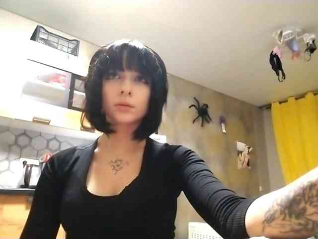 FreidaKozubal webcam