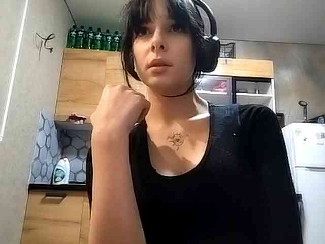 FreidaKozubal webcam